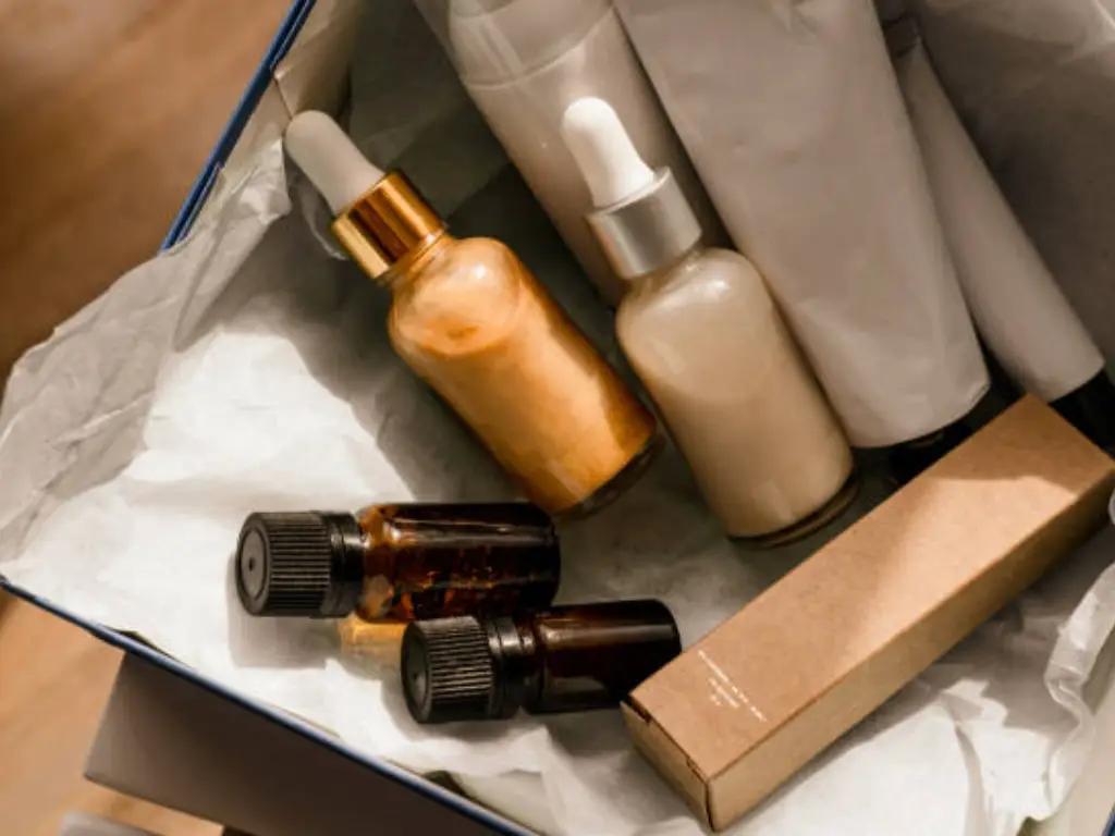 simple cosmetic packaging
