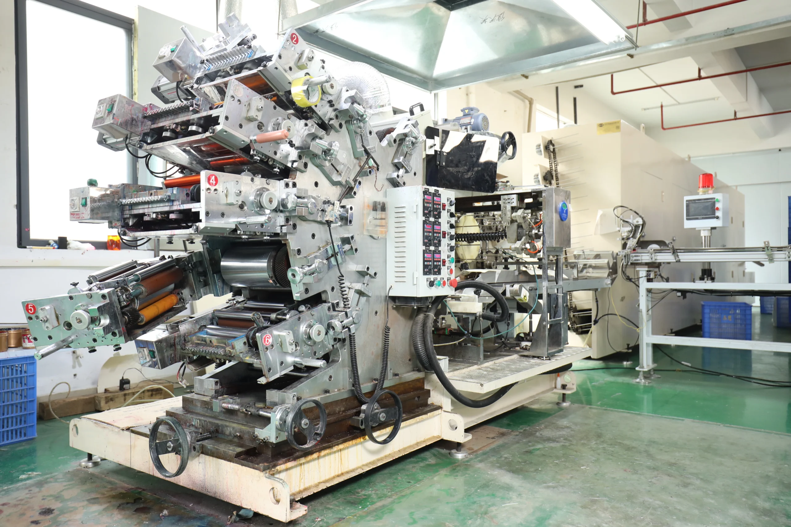 multi-color automatic printing press for cylindrical objects